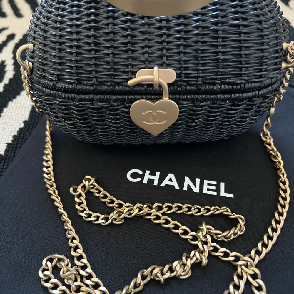 CHANEL Heart Lock Wicker Bag Cruise 2004/2005 ♥️ - Picture 2 of 16